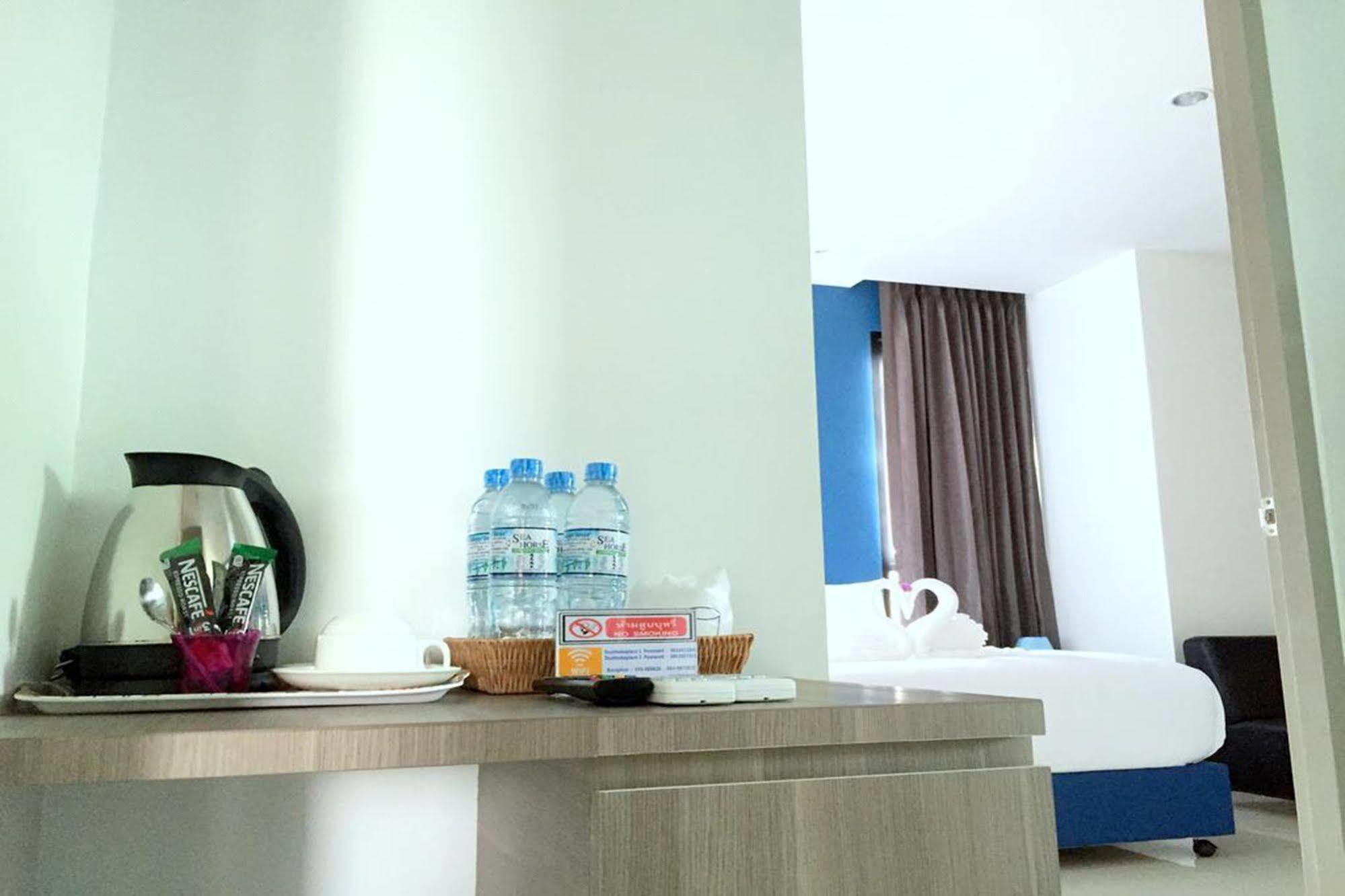Dusit Naka Place Phuket Buitenkant foto